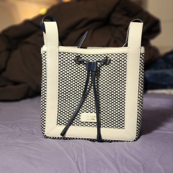 Gently use Kate Spade crossbody. - Picture 1 of 9